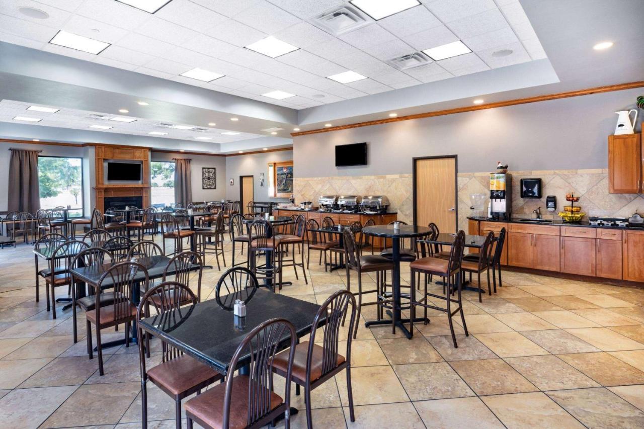 Americinn By Wyndham Aberdeen Event Center Экстерьер фото